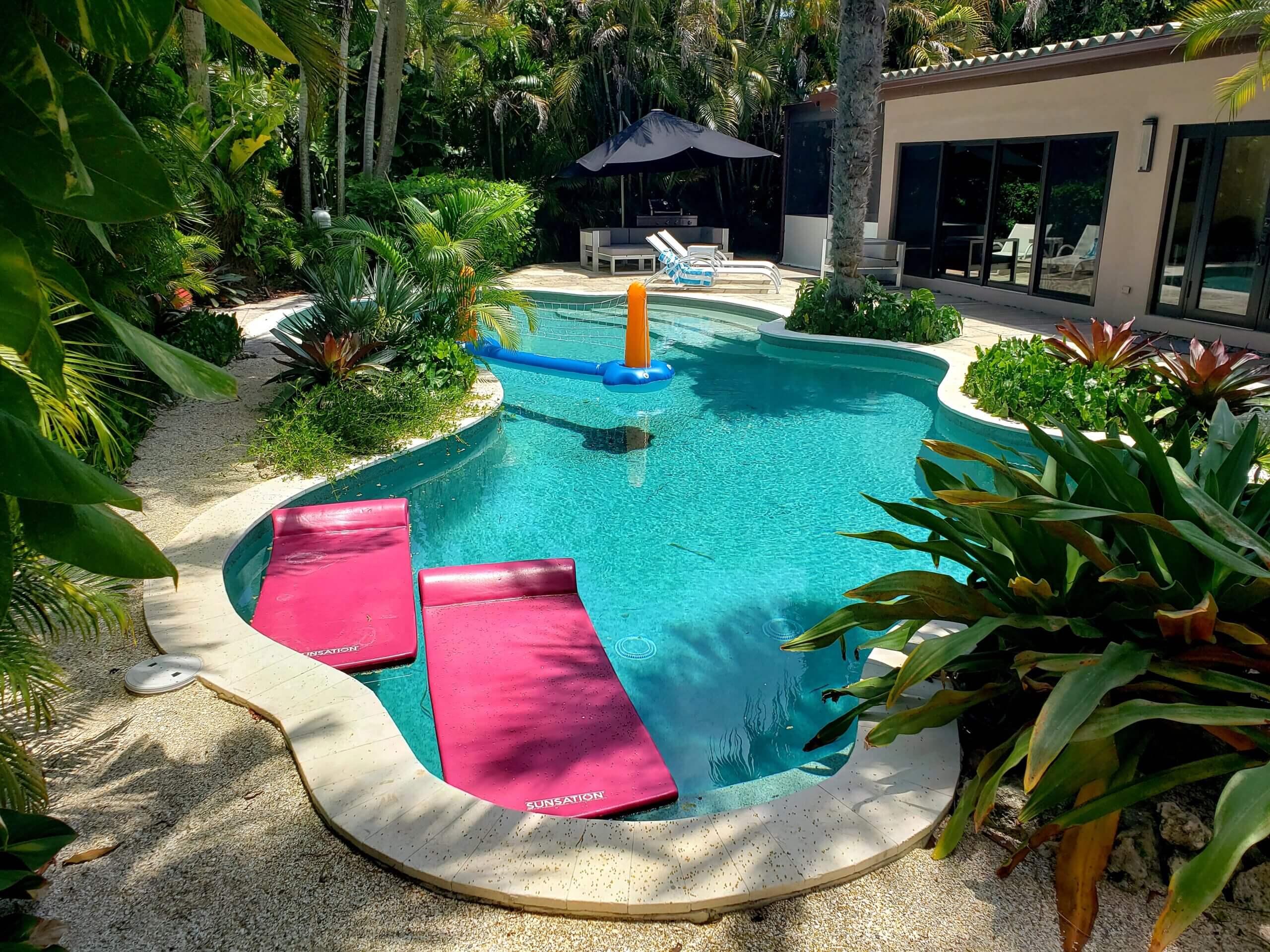 Coconut-Grove-Renovation-with-Creme-De-Menthe-Pebble-Tec-Finish-scaled